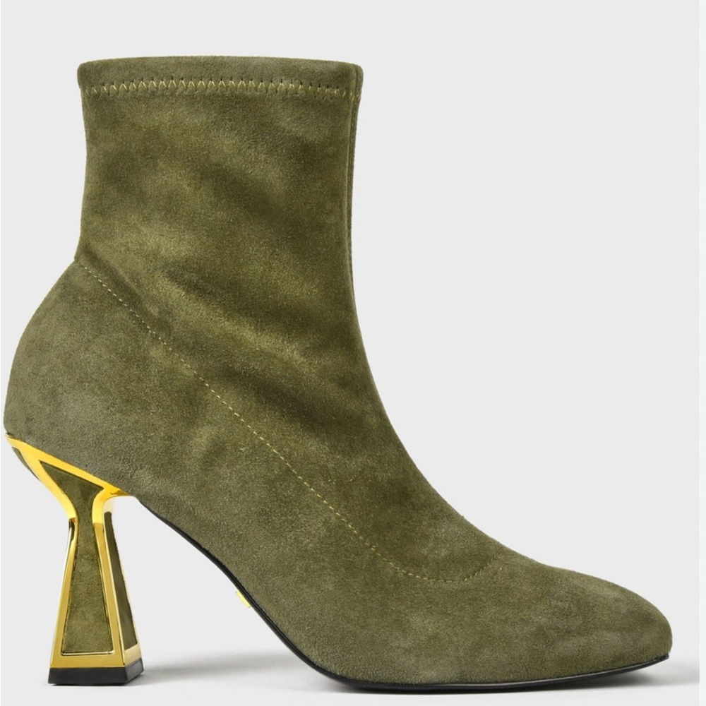 Kat Manconie Willa ankle boot in on trend :Olive Suede
Size 7